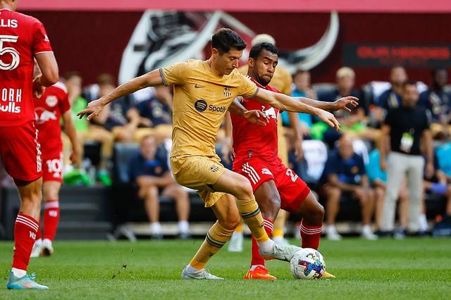 AYX-莱万多夫斯基连续十场比赛得分超过问鼎冠军，澳大利亚队挑战极限！的简单介绍